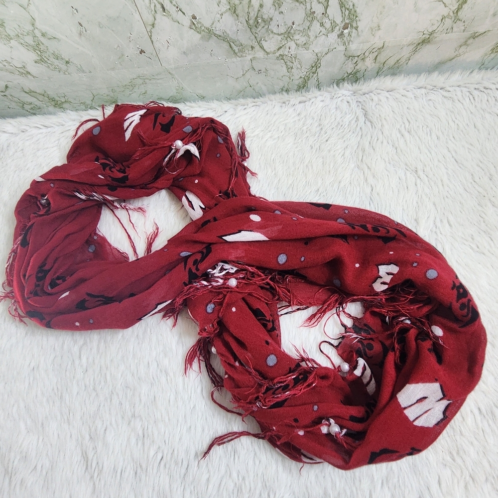 Wisconsin Badgers Infinity Scarf - Picture 7 of 8